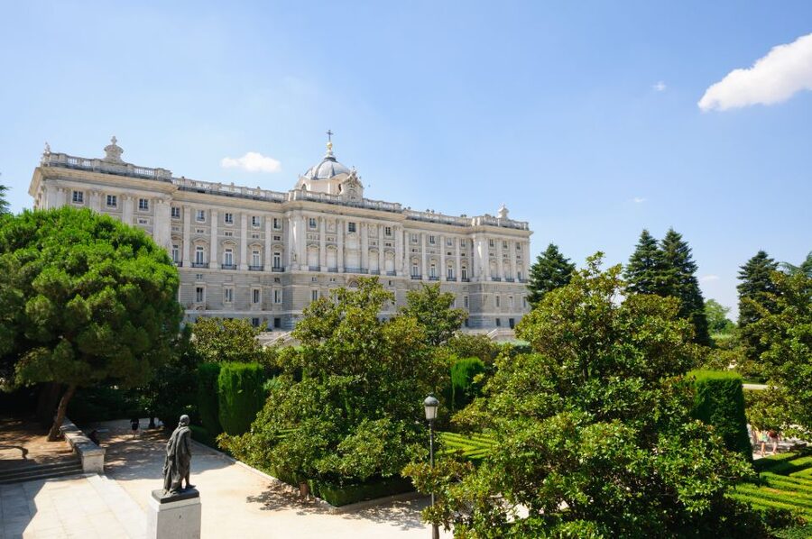 Madrid: Royal Palace Private Tour with Tickets - Three hours among the royal rooms