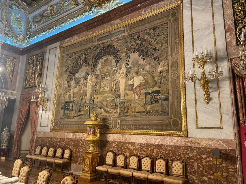Madrid: Royal Palace tour - semi private or private - A small group or private visit?