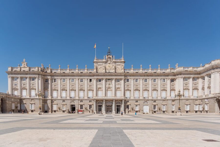 Madrid: Royal Palace VIP Tour with Skip-the-Line Ticket - Why the Royal Palace works best with a guide