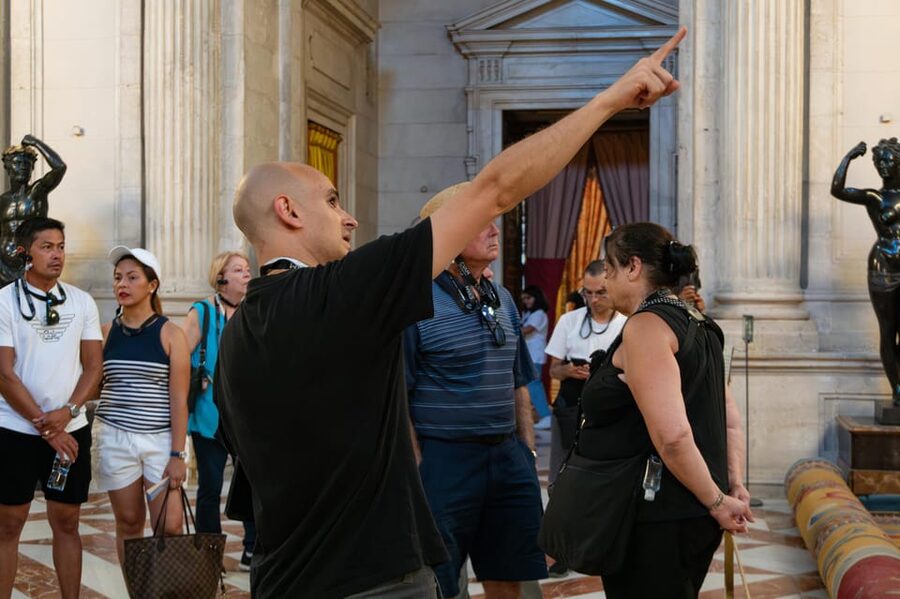 Madrid: Royal Palace VIP Tour with Skip-the-Line Ticket - Priority entry and the value of saving time
