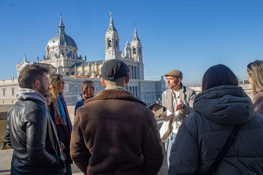 Madrid's Iconic Tapas, Taverns & History Experience - The first tasting sets the tone