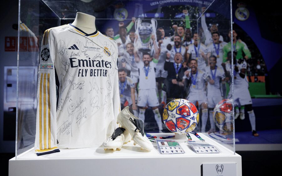 Madrid: Santiago Bernabéu and Real Madrid Guided tour - Inside the locker room