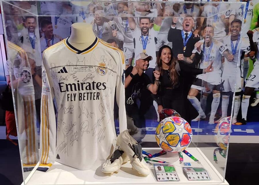 Madrid: Santiago Bernabéu Stadium Guided Tour - The museum, trophies, and famous player gear