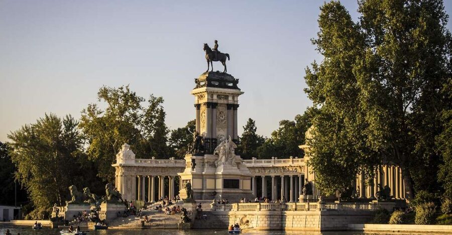 Madrid: Secrets of Retiro Park 2-Hour Walking Tour - Key points to know before booking