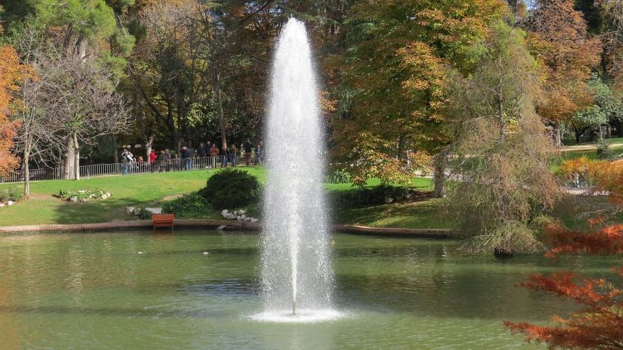 Madrid: Secrets of Retiro Park 2-Hour Walking Tour - Alfonso XII and the Great Pond view