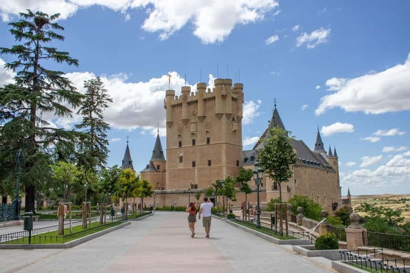 Madrid: Segovia & Ávila Full Day with Alcázar & Wall Tickets - One free hour in Segovia