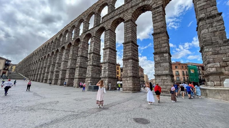 Madrid: Segovia & Ávila Full Day with Alcázar & Wall Tickets - Walking Ávila’s medieval walls