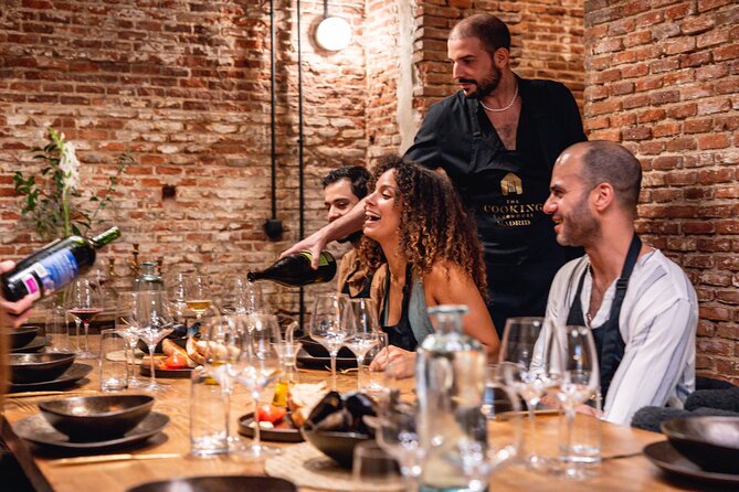 Madrid Spanish Omelet Cooking Class and Bottomless Wine brunch - Arriving at The Cooking Clubhouse on C. de Atocha