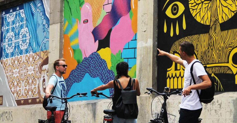 Madrid: Street Art Bike Tour - Malasaña’s festival walls and Plaza Dos de Mayo