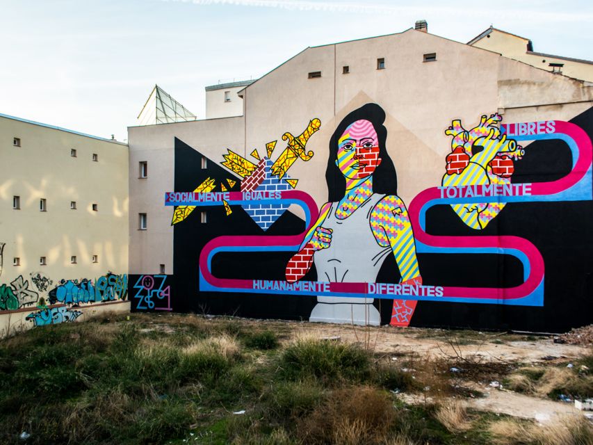 Madrid: Street Art Tour with Local Graffiti Hunter - Esta es una Plaza and Plaza del Sombrerete