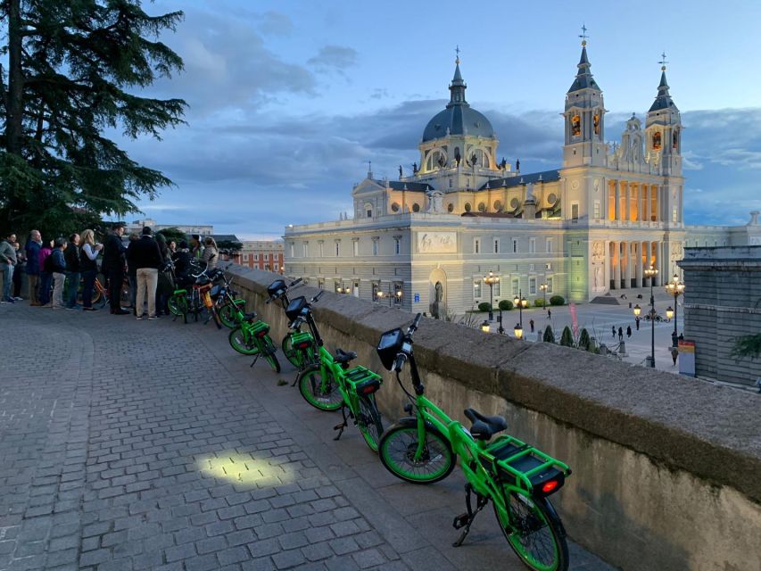 Madrid: Sunset and Night Lights Bike Tour - Key points at a glance