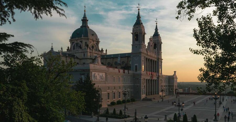 Madrid: Sunset Walking Tour with Optional Flamenco Show - Ending at Plaza Mayor and near Puerta del Sol
