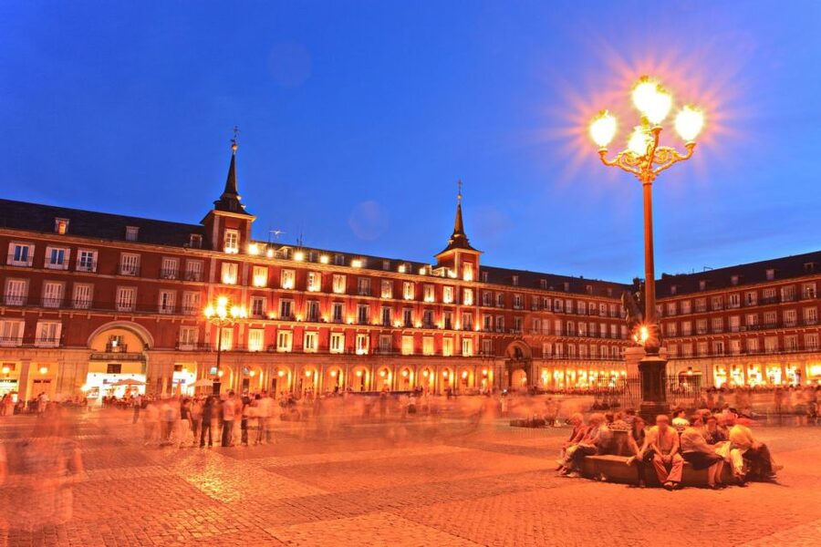 Madrid: Sunset Walking Tour with Optional Flamenco Show - Choosing the flamenco show and dinner upgrade