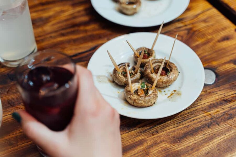 Madrid: Tapas Food Crawl with 6 Tapas and 4 Drinks - Booking details that affect your decision