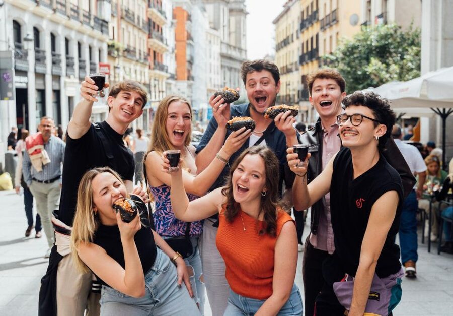 Madrid: Tapas Food Crawl with 6 Tapas and 4 Drinks - Who should book this La Latina tapas crawl?