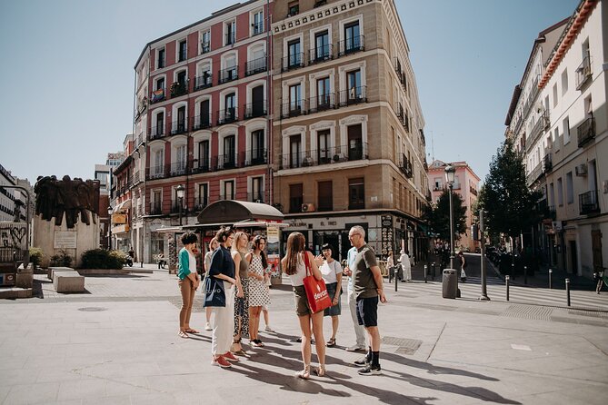 Madrid Tapas & Paella Cooking Experience with Local Market Visit - A social format with a few limits