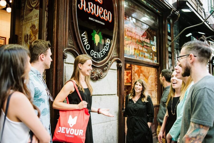 Madrid: Tapas, Taverns & History Tour - What the guides add to the evening