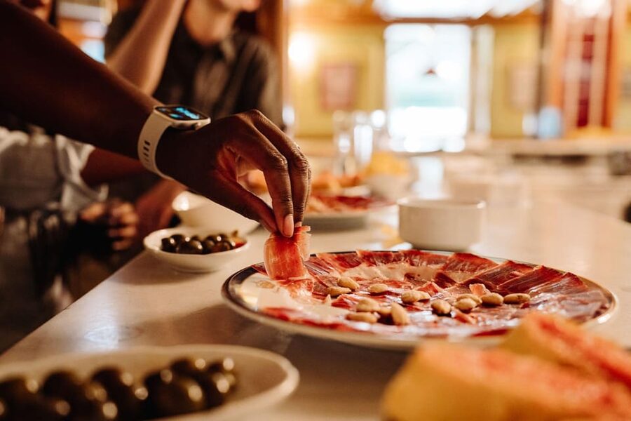 Madrid: Tapas, Taverns & History Tour - A 35-minute walk through royal Madrid