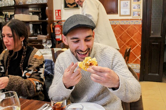 Madrid Tapas, Wine and History Tour - Drinks explain what Madrid really orders