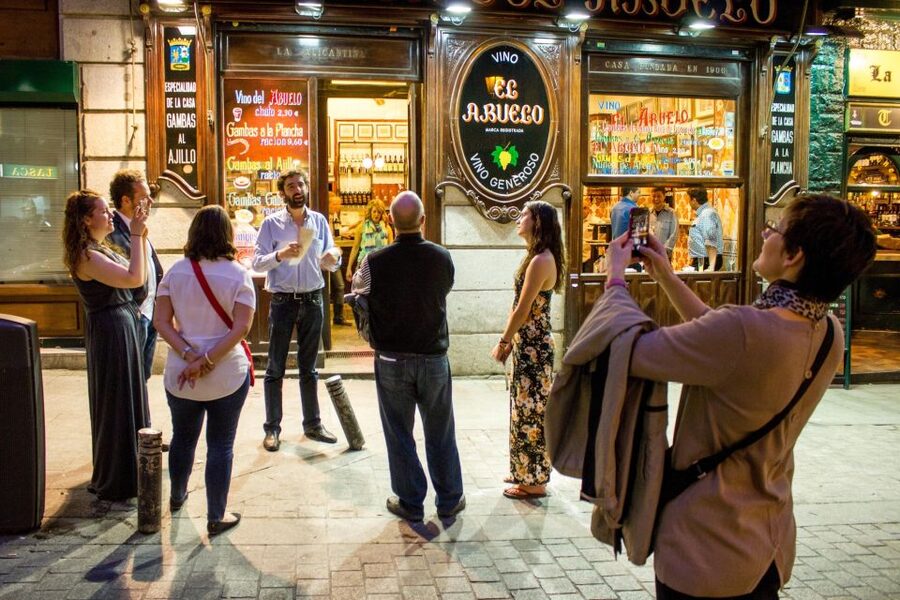 Madrid: Tapas & Wine Tasting Tour with Local Guide - Stop four leads into Madrid de los Austrias