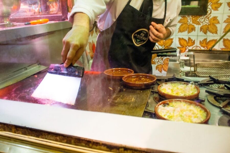 Madrid: Tapas & Wine Tasting Tour with Local Guide - What the guides add to the food