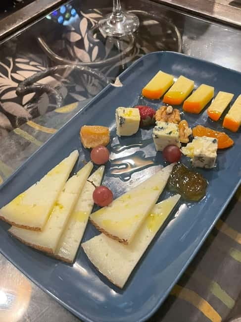 Madrid: Tasty Tapas Tour & Visit to a Terrace with Views - The guide can shape the whole evening