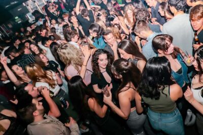 Top Pub-Crawl with Drinks and Nightclub Entry