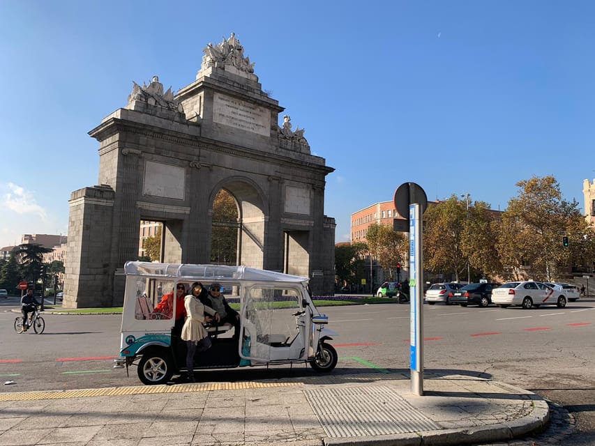 Madrid Tuk Tuk Welcoming Tour - San Francisco el Grande and Puerta de Toledo
