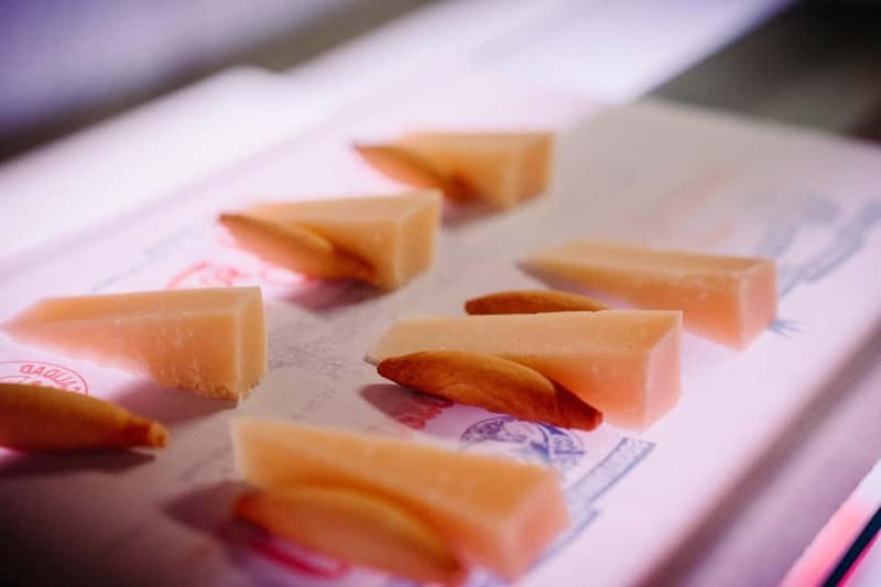 Madrid: Ultimate Food Tour of Local Markets & Tapas - Shopping like a local at Mercado de Antón Martín