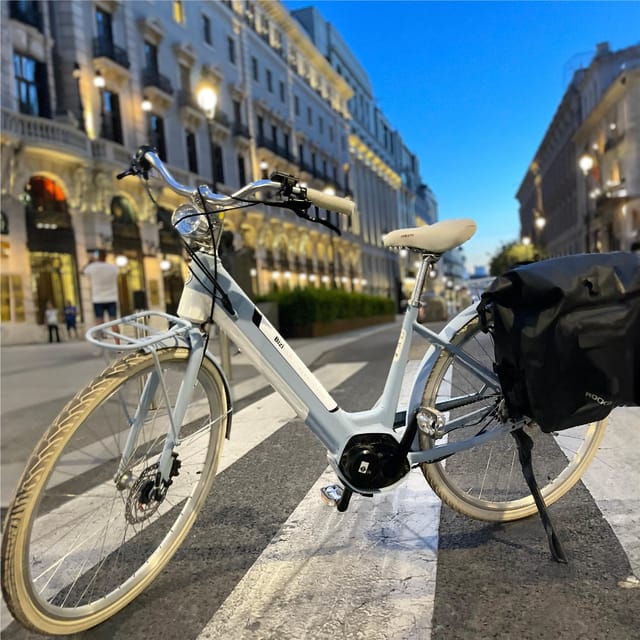 Madrid: Vintage Bike Rental with Tourist Map - Key points to know before you book