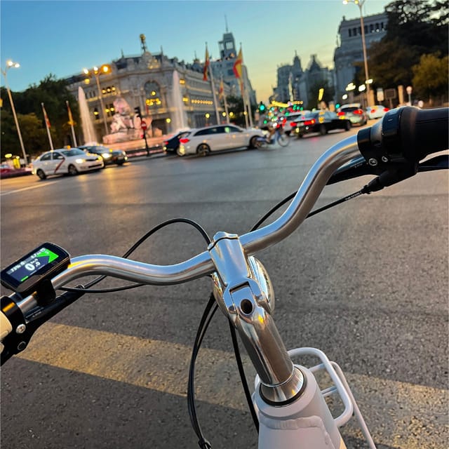 Madrid: Vintage Bike Rental with Tourist Map - Puerta del Sol and Madrid’s center