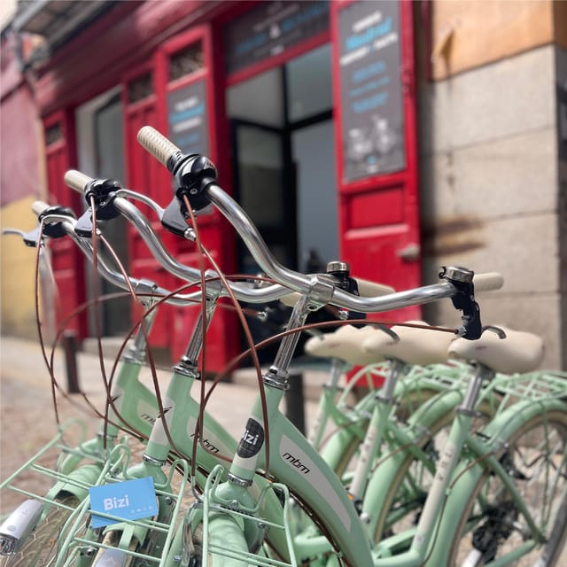 Madrid: Vintage Bike Rental with Tourist Map - La Latina and the tapas side of Madrid