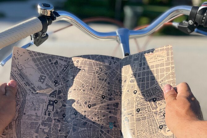 Madrid : Vintage Bikes Rentals with Old Map - Where the history and tapas fit in