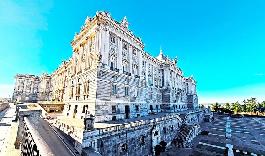 Madrid: VIP Prado Museum & city highlights with Hotel pickup - San Miguel Market and Plaza Mayor