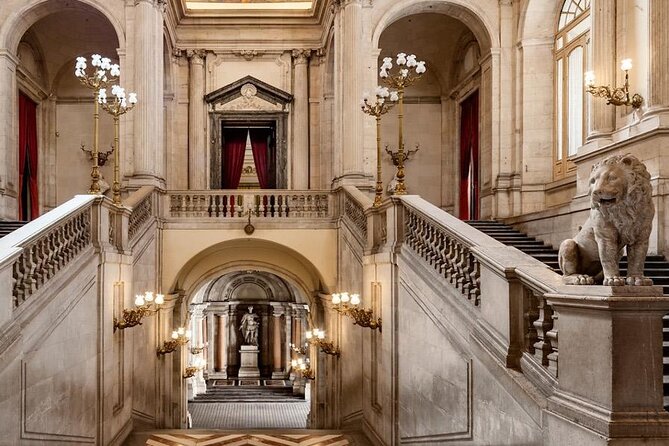 Madrid: VIP PRIVATE Royal Palace and Prado Museum. - The Royal Armoury and an important check
