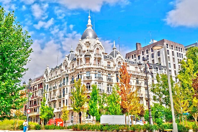 Madrid: VIP Royal Palace & Cathedral with tickets & hotel pickup - What the private format is worth