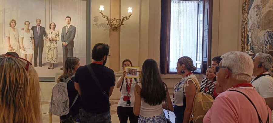 Madrid: Visit to the Royal Palace & Walking Tour of the City - Guide quality and group size