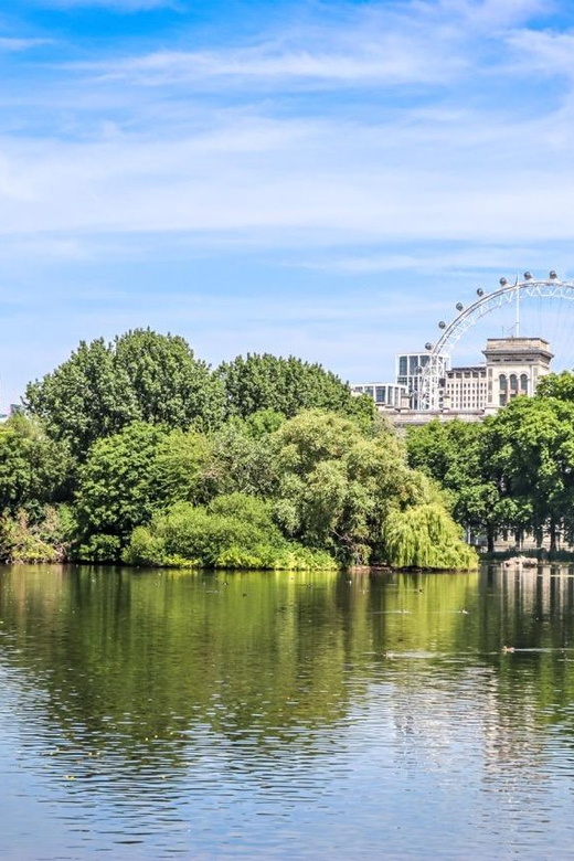 Madrid: Welcome to Madrid Guided Walking Tour in English - Three centuries in Plaza de la Villa