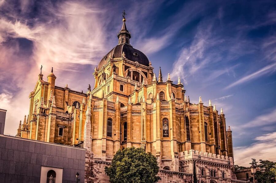 Madrid: Welcome to Madrid Guided Walking Tour in English - Puerta del Sol and Madrid’s everyday center