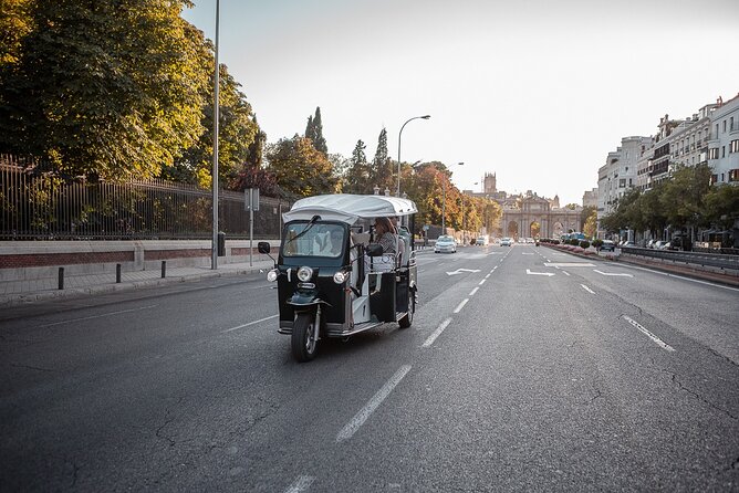 Madrid Welcome Tour with Local Guide in Eco Tuk Tuk Private - Neptune, Cibeles, and Madrid football