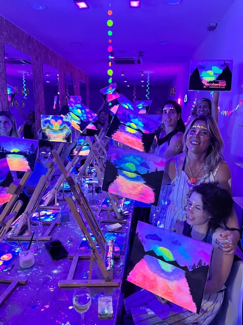 Madrid: Wine Gogh Glow Academy Paint and Sip Classes - Starting with a blank canvas in Madrid