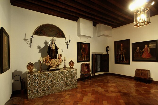 Monastery Royal Barefoot Visit with entrance without waiting for queues - Inside the former royal convent