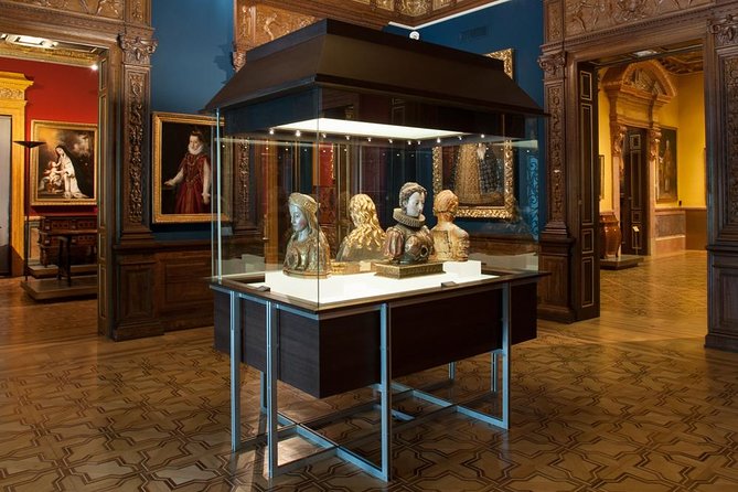 Museo Lazaro Galdiano Admission Ticket in Madrid - Getting there and moving through the museum