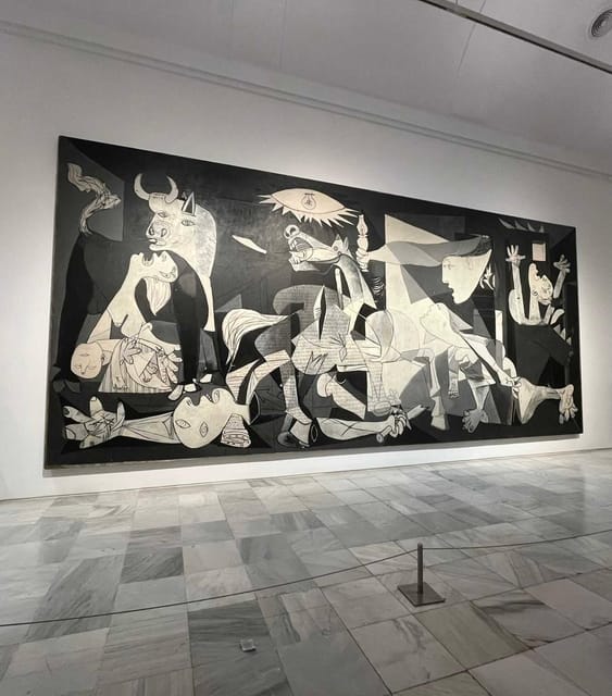 Museo Reina Sofía: Private visit with art expert - Meeting by the Nouvel building