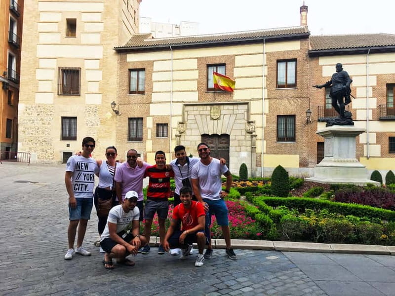 Mysteries & Tapas Tour in Madrid + Pub Crawl - Puerta del Sol is the right place to begin