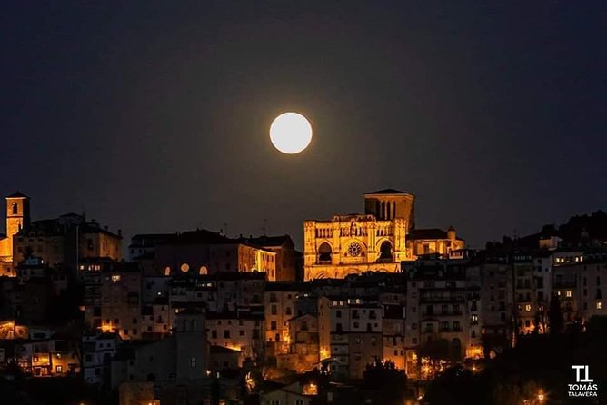 Night Walking Tour of Medieval Cuenca - Starting on Calle Larga and finding your bearings