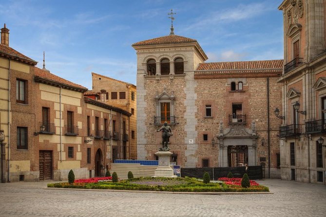 Old Madrid Tapas and Fine Wine Small Group Tour - Why This La Latina Evening Works