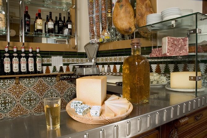 Old Madrid Tapas and Fine Wine Small Group Tour - Albariño, Tostas, and a Beautiful Wine Bar