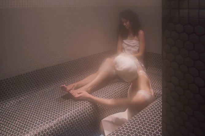 Pamper your feet with foot bath and reflexology massage - The foot bath: a gentle start