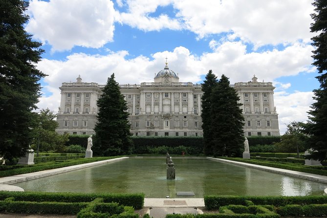 Panoramic Private Tour Madrid with hotel pick up - A quick turn through the Barrio de las Letras